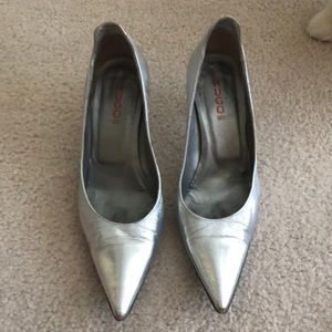 Hugo Boss metallic silver leather pumps